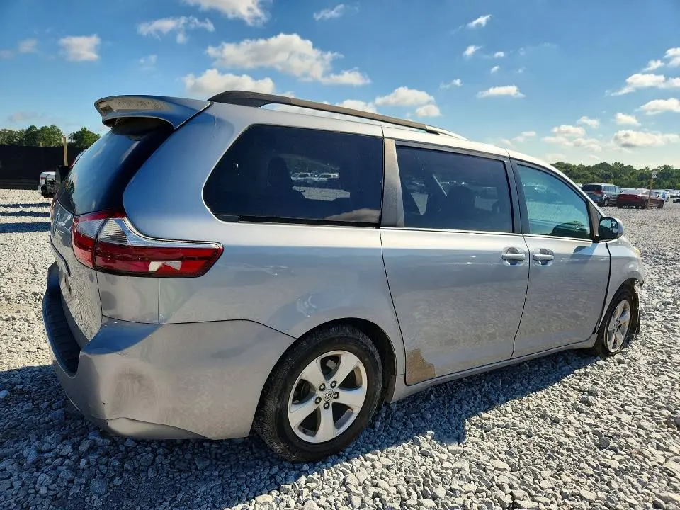 2016 TOYOTA SIENNA LE  