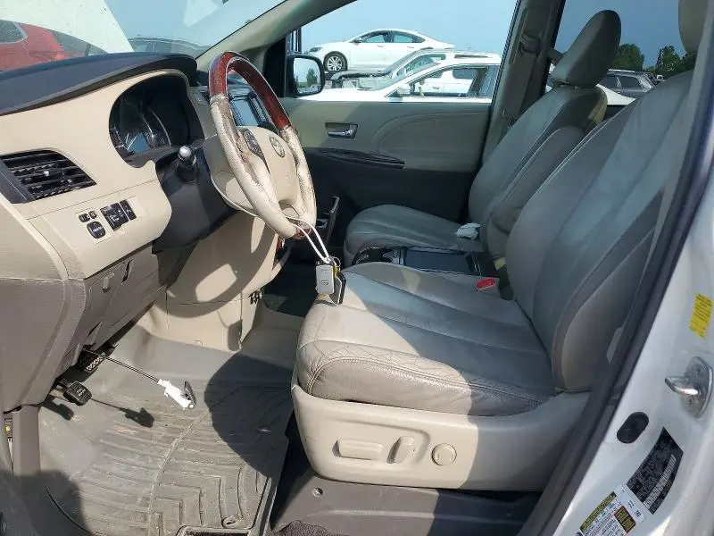 2011 TOYOTA SIENNA LIMITED 7-PASSENGER  