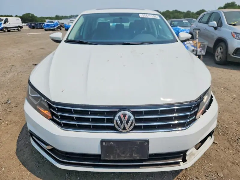 2016 VOLKSWAGEN PASSAT SE  