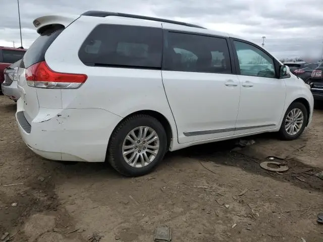 2011 TOYOTA SIENNA XLE  