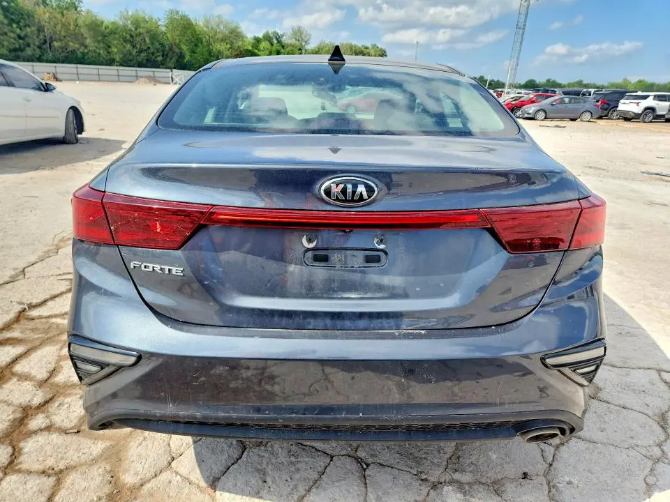 2021 KIA FORTE LXS  