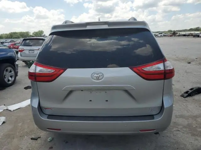 2019 TOYOTA SIENNA XLE  