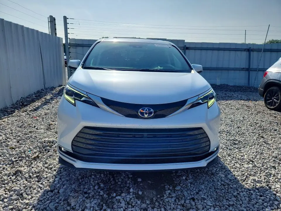 2024 TOYOTA SIENNA PLATINUM 7-PASSENGER  