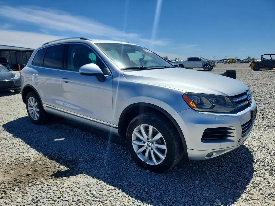 2013 VOLKSWAGEN TOUAREG V6  