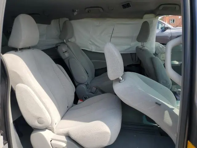 2013 TOYOTA SIENNA LE  