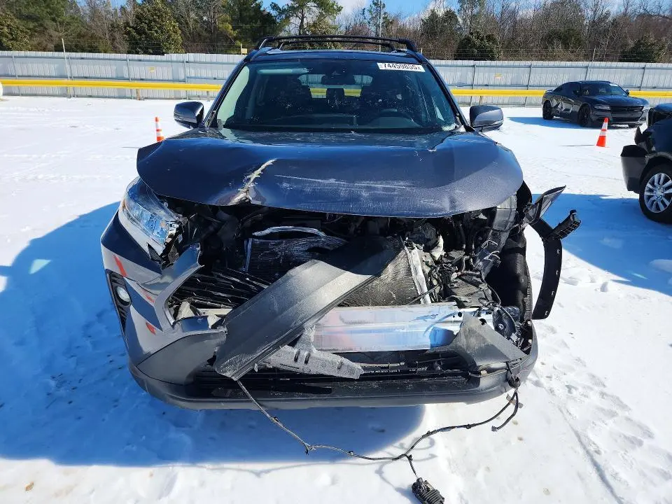 2019 TOYOTA RAV4 XLE  