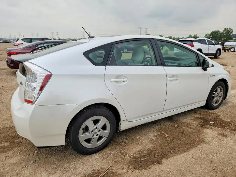2010 TOYOTA PRIUS III  