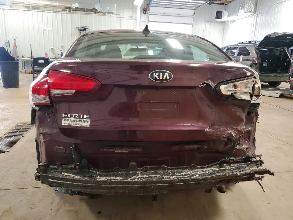 2017 KIA FORTE LX  