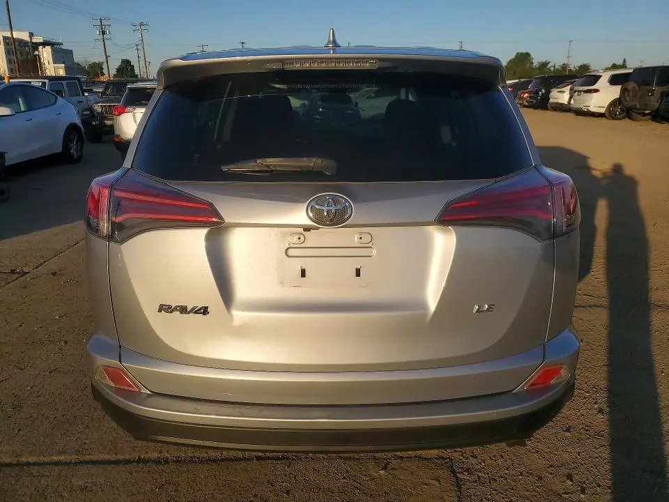 2018 TOYOTA RAV4 LE  