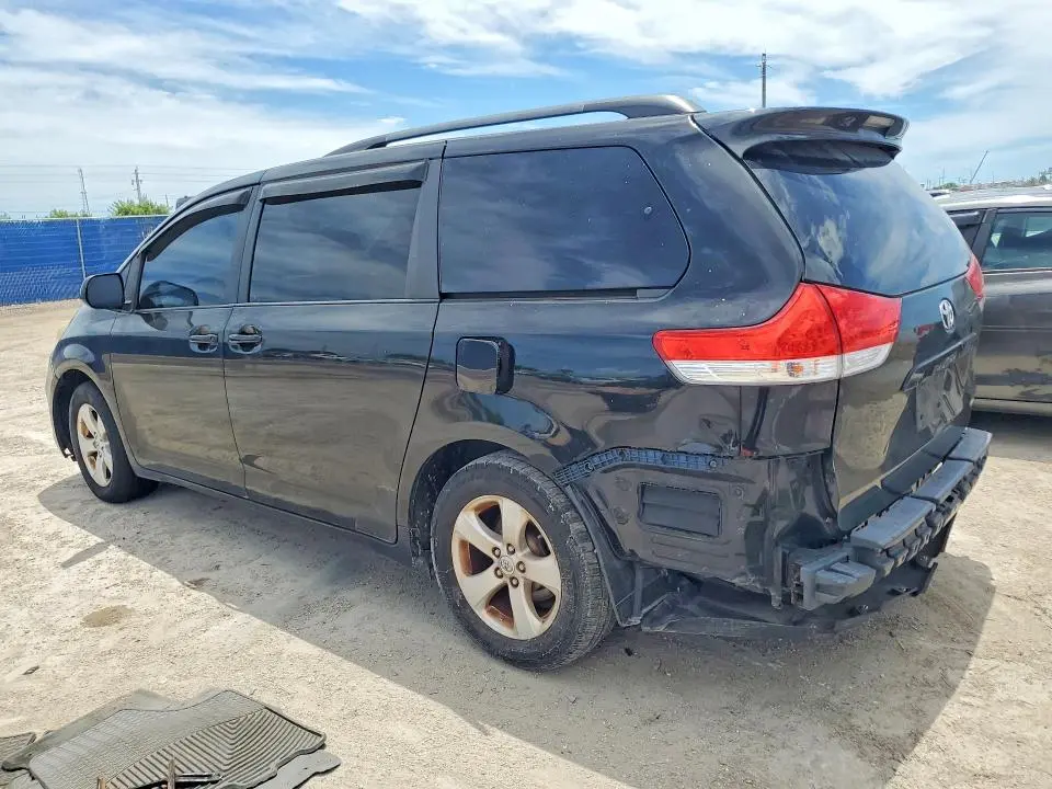 2011 TOYOTA SIENNA LE  