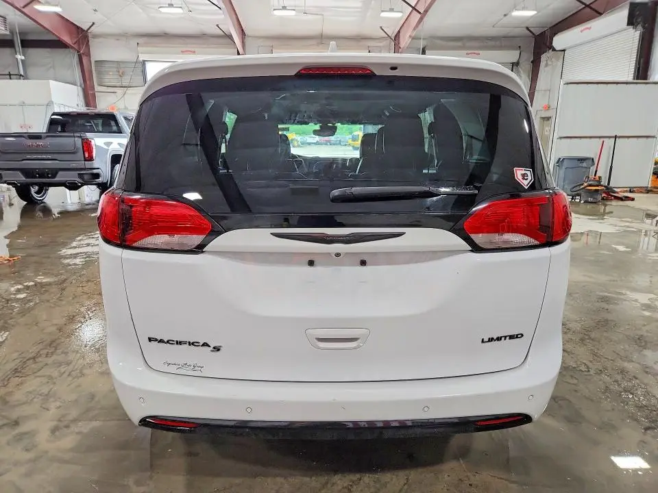 2019 CHRYSLER PACIFICA LIMITED  