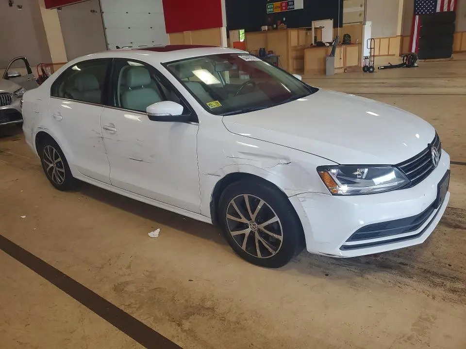 2017 VOLKSWAGEN JETTA SE  