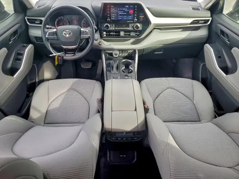 2021 TOYOTA HIGHLANDER LE  