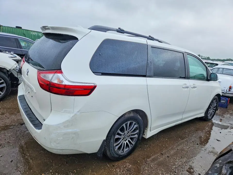2019 TOYOTA SIENNA XLE 8-PASSENGER  