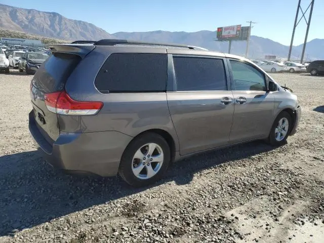 2014 TOYOTA SIENNA LE  