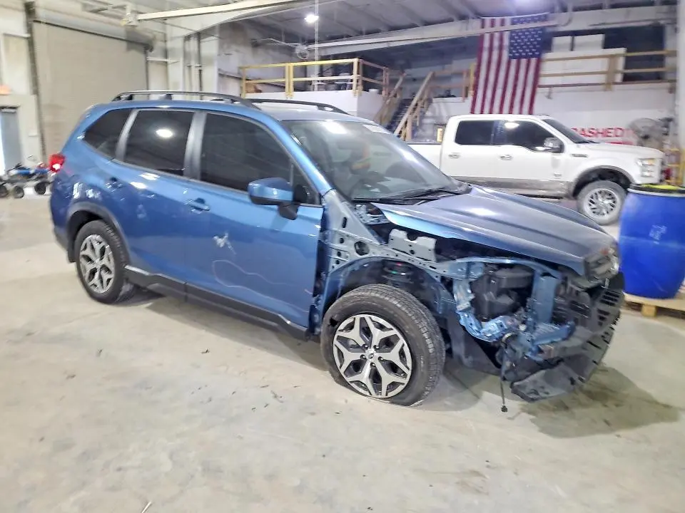 2023 SUBARU FORESTER PREMIUM  