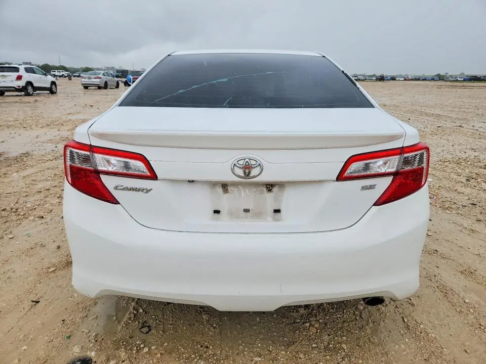 2014 TOYOTA CAMRY SE  