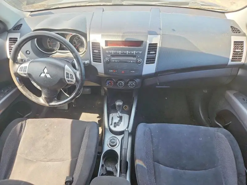 2011 MITSUBISHI OUTLANDER SE  