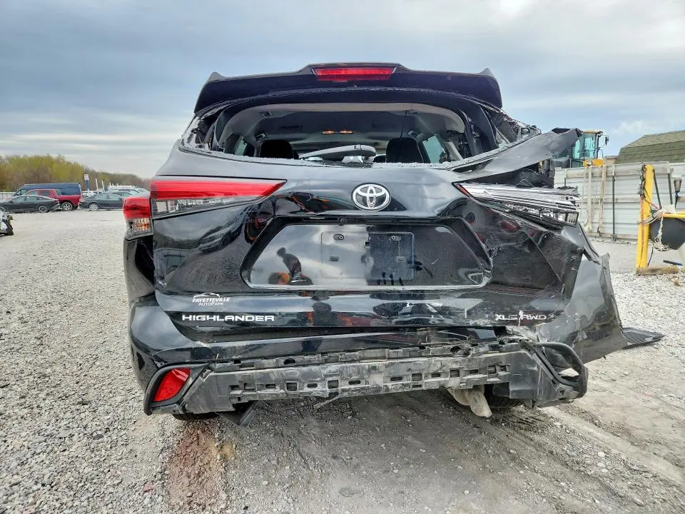 2021 TOYOTA HIGHLANDER XLE  