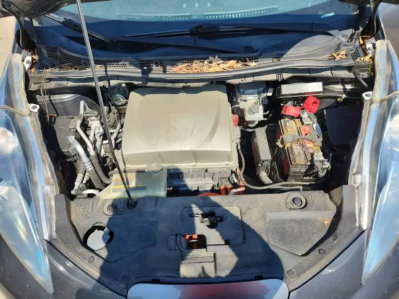 2016 NISSAN LEAF SV  
