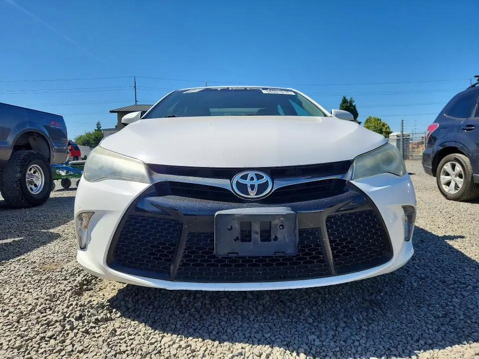 2016 TOYOTA CAMRY SE  
