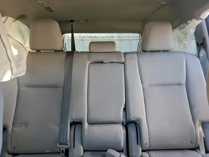 2016 TOYOTA HIGHLANDER LE  