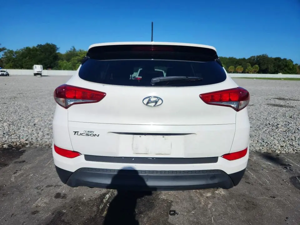 2017 HYUNDAI TUCSON SE  