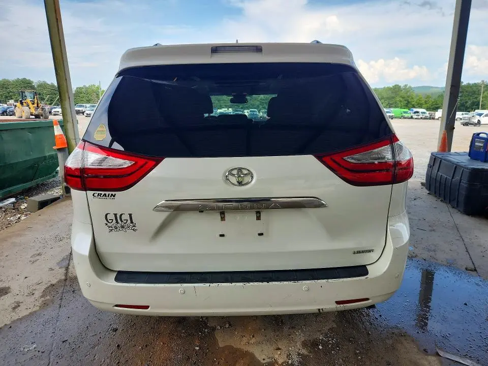 2017 TOYOTA SIENNA LIMITED PREMIUM 7-PASSENGER  
