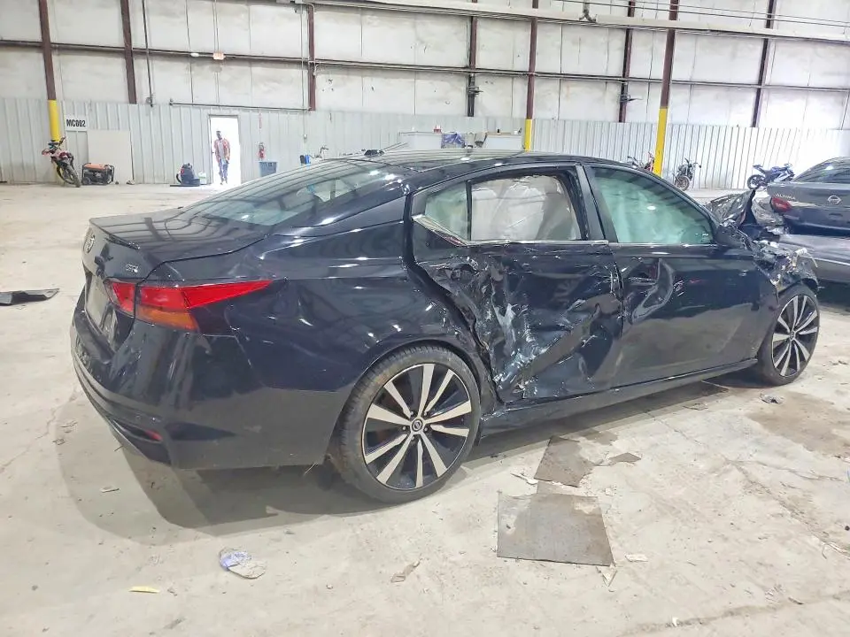 2021 NISSAN ALTIMA SR  