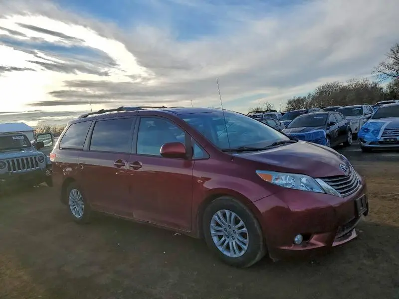 2011 TOYOTA SIENNA XLE  