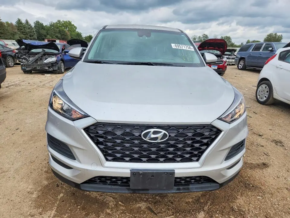 2021 HYUNDAI TUCSON SE  
