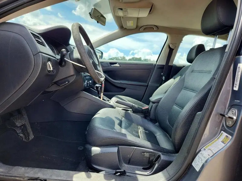 2012 VOLKSWAGEN JETTA SE  