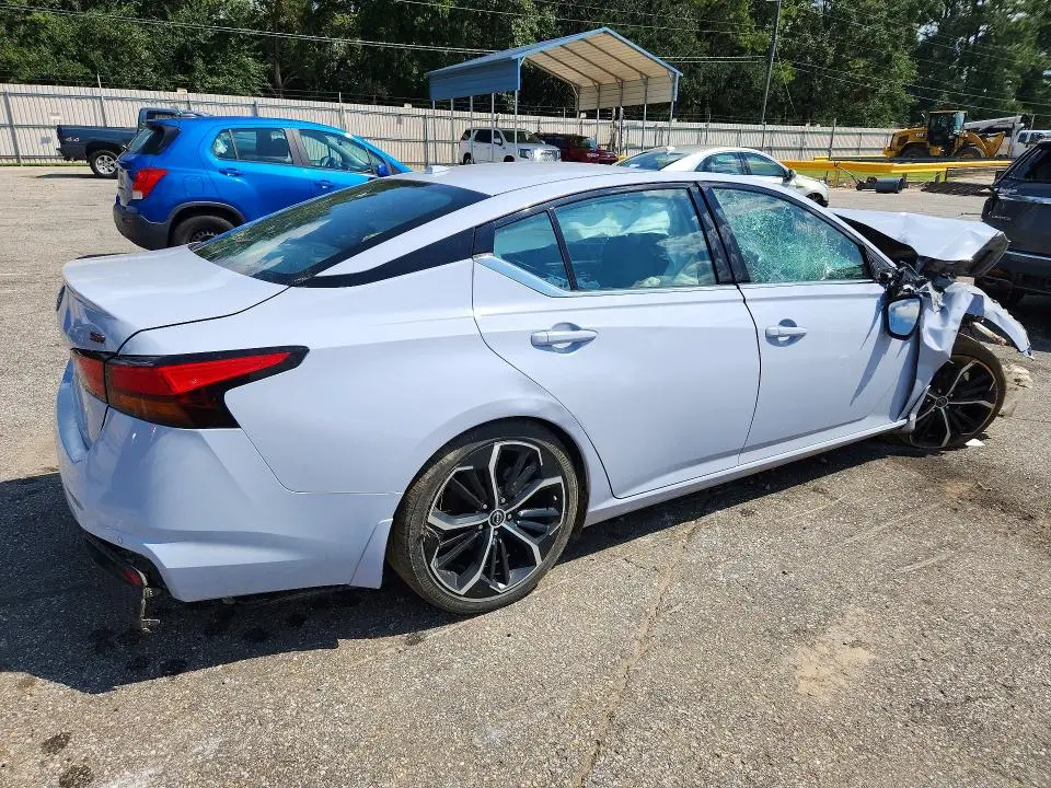 2024 NISSAN ALTIMA SR  