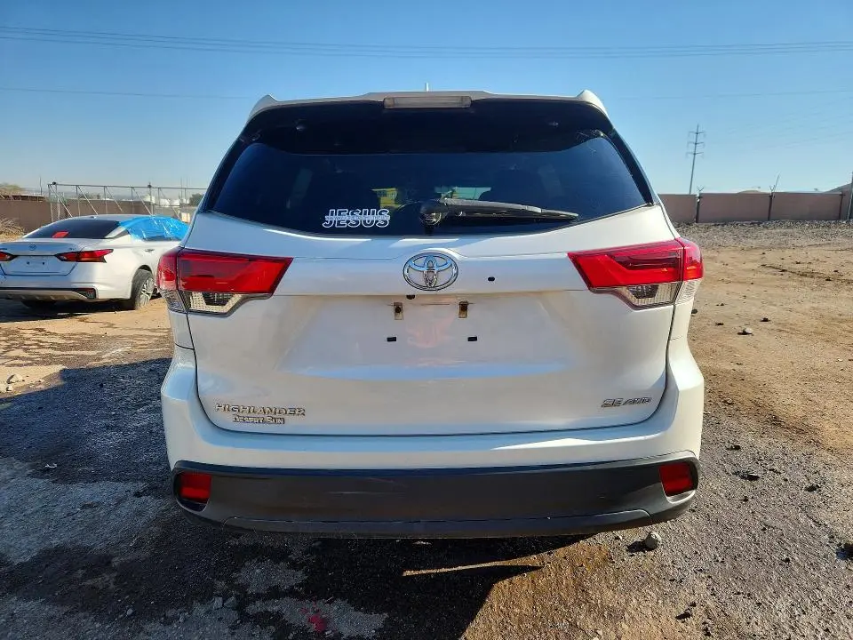 2018 TOYOTA HIGHLANDER SE  
