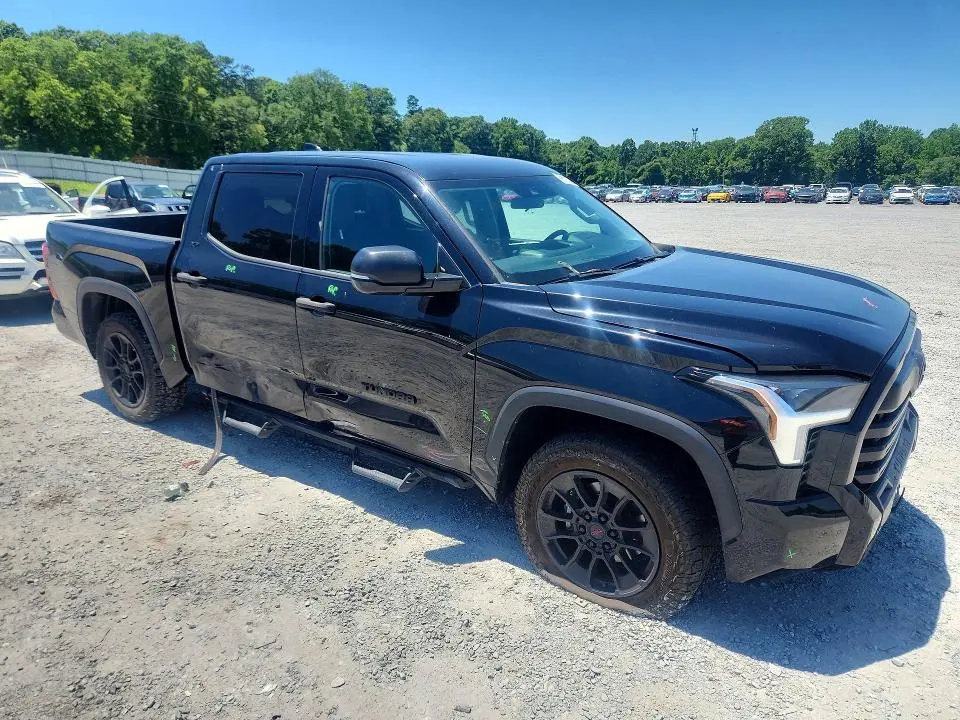 2022 TOYOTA TUNDRA SR5  