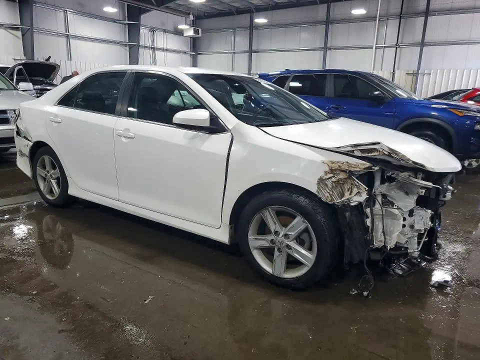 2014 TOYOTA CAMRY SE  