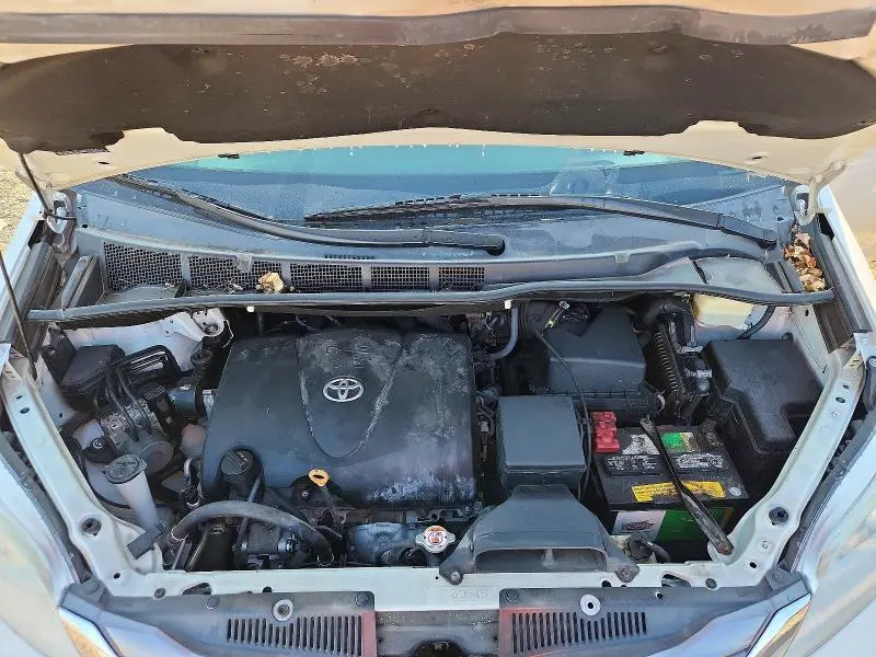 2017 TOYOTA SIENNA XLE 8-PASSENGER  
