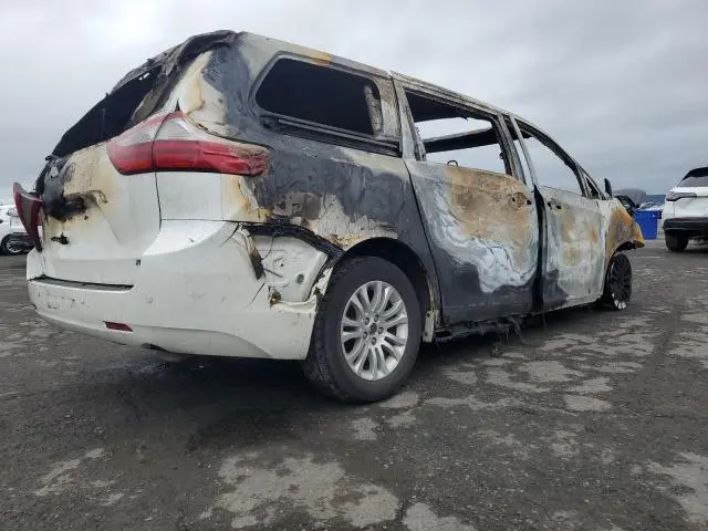 2016 TOYOTA SIENNA XLE  