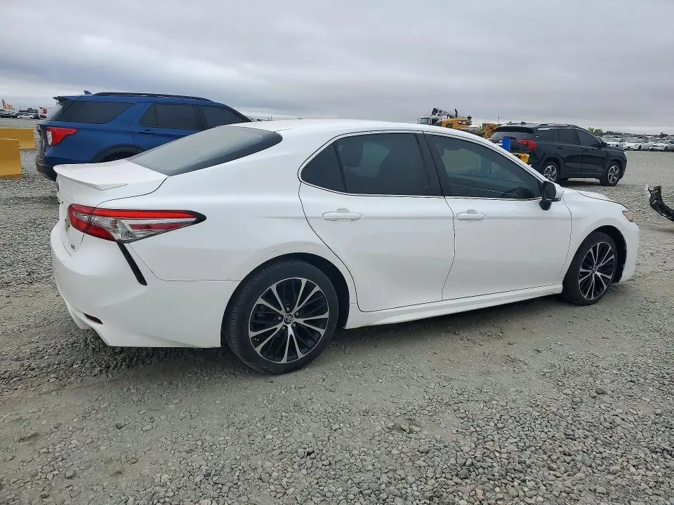 2018 TOYOTA CAMRY SE  