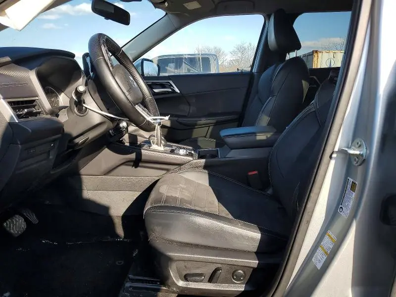 2024 MITSUBISHI OUTLANDER SE  