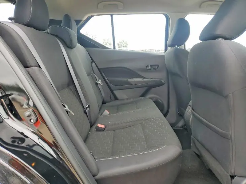 2022 NISSAN KICKS SV  