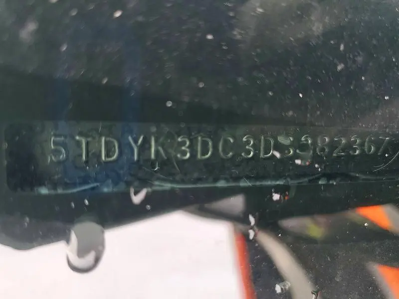 2013 TOYOTA SIENNA XLE 8-PASSENGER  