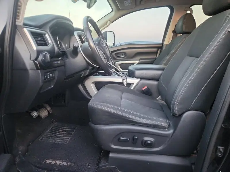 2017 NISSAN TITAN SV  