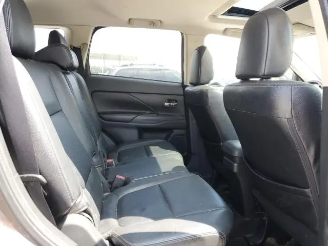 2017 MITSUBISHI OUTLANDER SE  