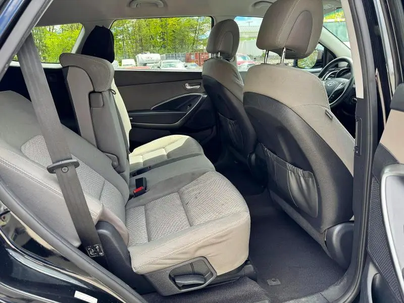 2017 HYUNDAI SANTA FE SE  