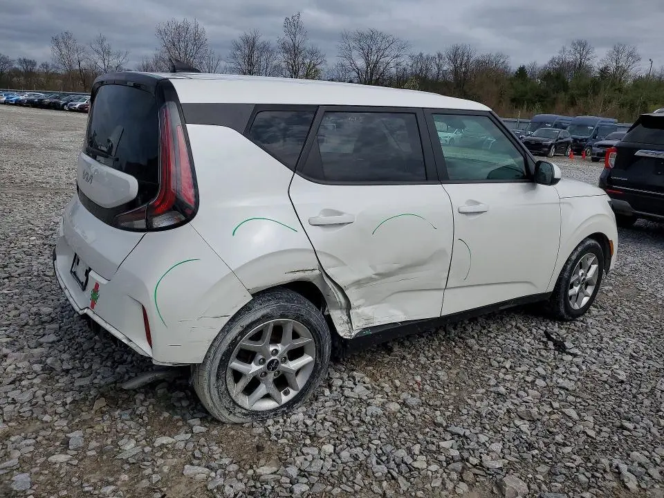 2023 KIA SOUL LX  