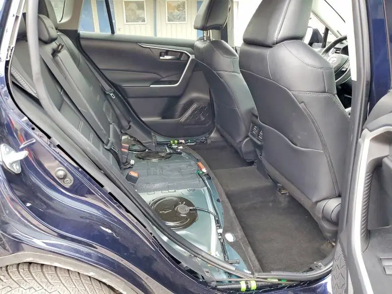 2022 TOYOTA RAV4 XLE PREMIUM  