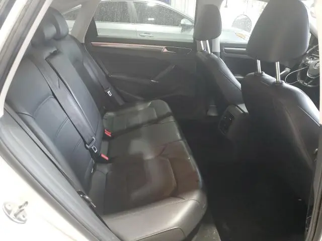 2017 VOLKSWAGEN PASSAT SE  