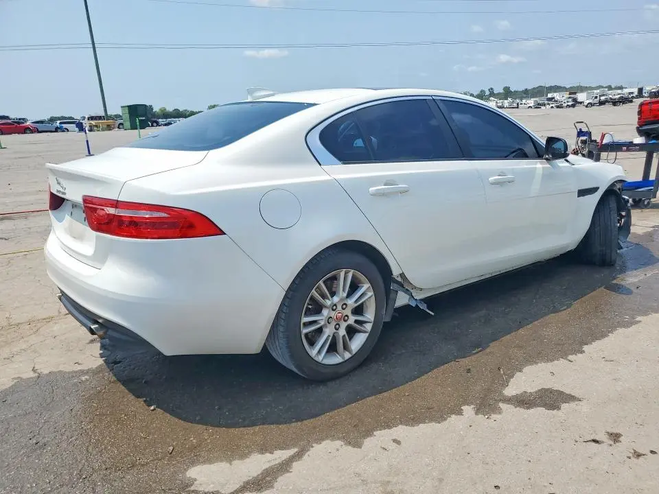 2018 JAGUAR XE PREMIUM  