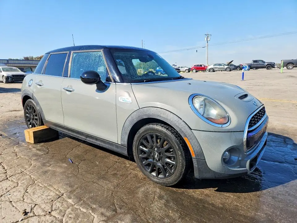 2017 MINI COOPER S  